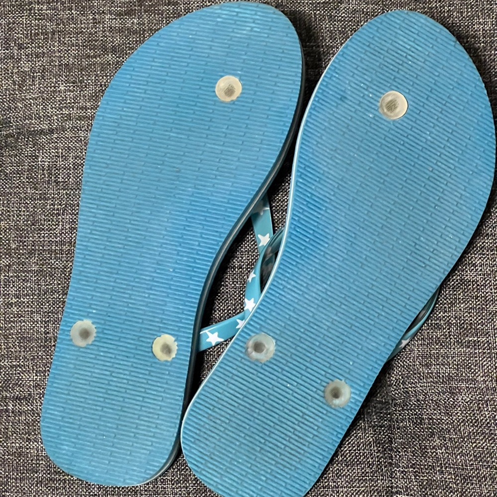 Vera Bradley flip flops - Picture 2 of 2